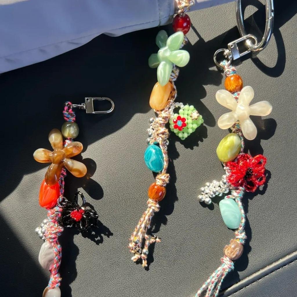 Vibrant Resin Flower Bead Keychain Phone Lanyard with Retro Charm Hanging Accessory for Phone Bag Gift Idea