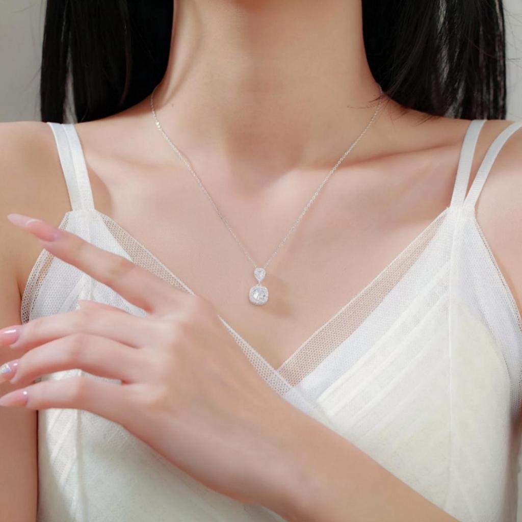 S925 Sterling Silver Water Drop Moissanite Necklace - Elegant Women's Light Luxury Clavicle Chain Gift.