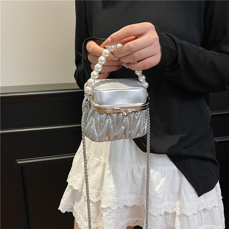 Bag women's bag 2025 autumn new Korean version fashion pleated shoulder bag pearl portable mini square bag