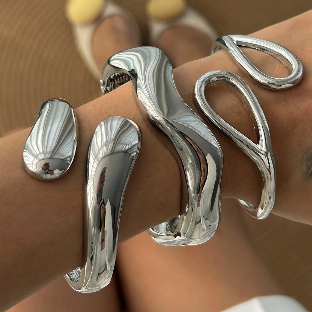 Exaggerated Metal Smooth Water Droplets Hug Open Bracelet, Personalized Double Ring Spring Buckle Bracelet For Women