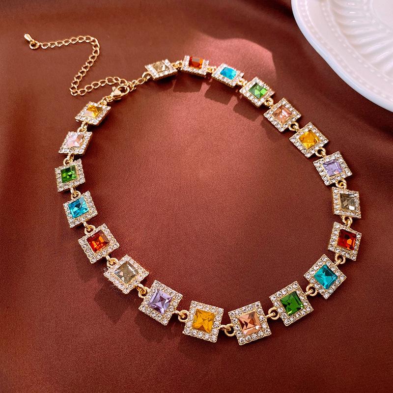 Vintage Teardrop Rhinestone Colorful Necklace: Retro High-End Clavicle Chain Court Style Choker for Women