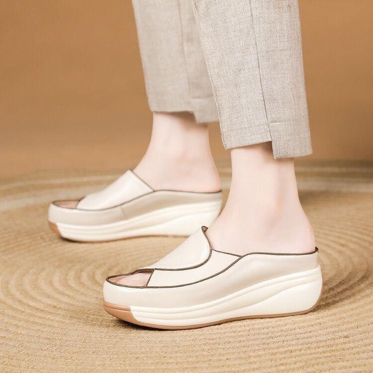 

Новый стиль женских сандалий с закрытым носком и ремешком на одну пряжку, на губчатой подошве 40 бежевый