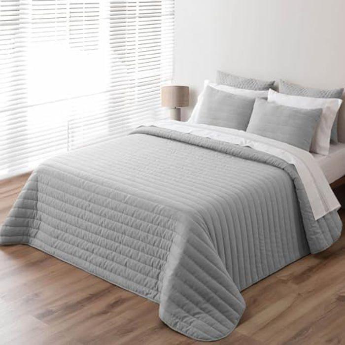 Couvre-lit - PIERRE CARDIN - Boutis en lin gris - 250 x 270 cm - 100 % microfibre - 2 housses de coussin