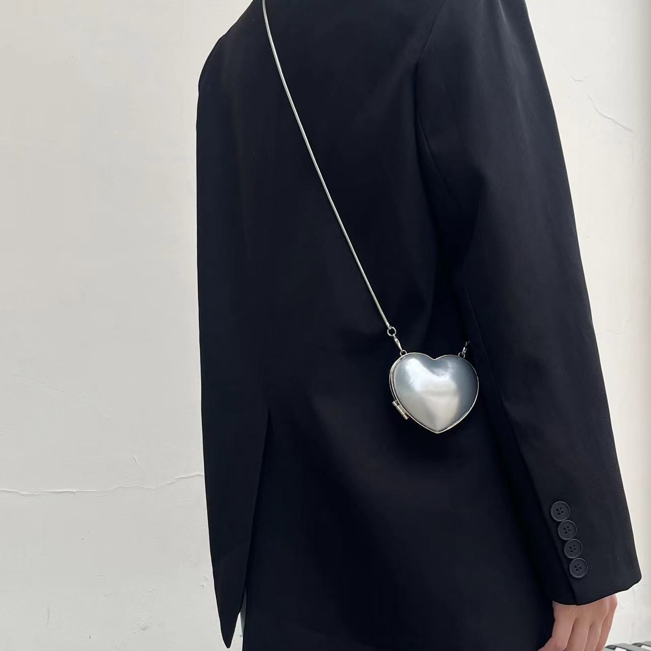 Women S Heart-Shaped Chain Bag, Korean Style, Trendy Diamond Pattern, Shoulder Crossbody Bag with a Metallic Feel, Lightweight Small Square Bag