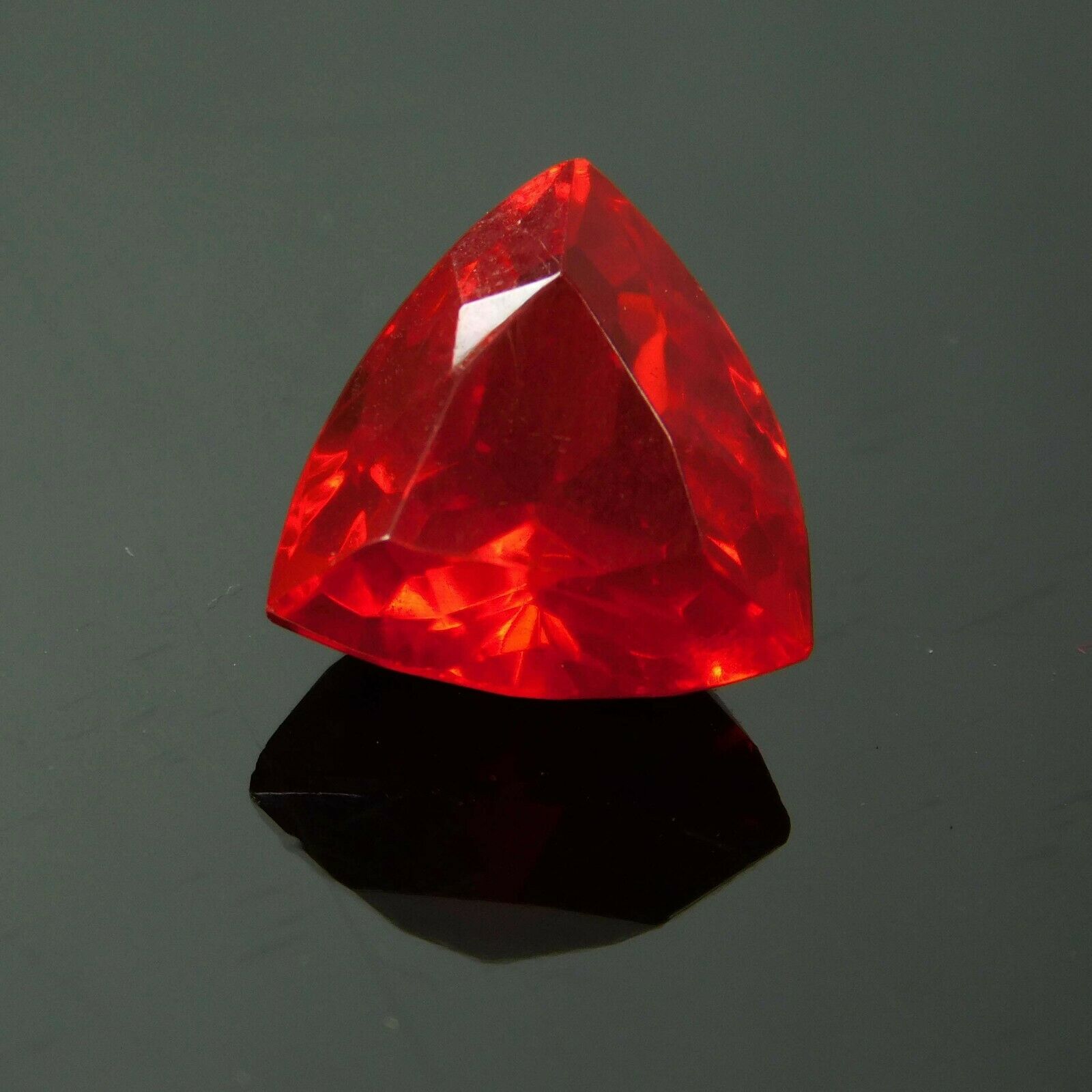 

Форма Трільйон СЕРТИФІКОВАНИЙ 6.10 Карат Натуральний Дорогоцінний Червоний Рубін Коштовний Камінь A-319 12.2 mm approx червоний