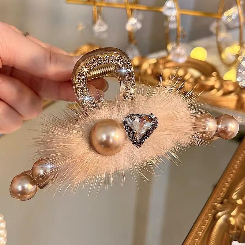 Autumn/Winter 2025 Plush Mink Fur Love Heart Rhinestone Shark Claw Clip for Women