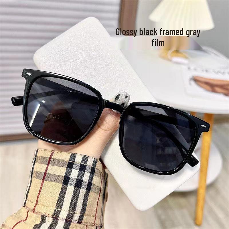 

Унисекс Черные Квадратные Солнцезащитные Очки в Ретро Стиле с Линзами Чайного Цвета для Модной Защиты от Солнца Sunglasses