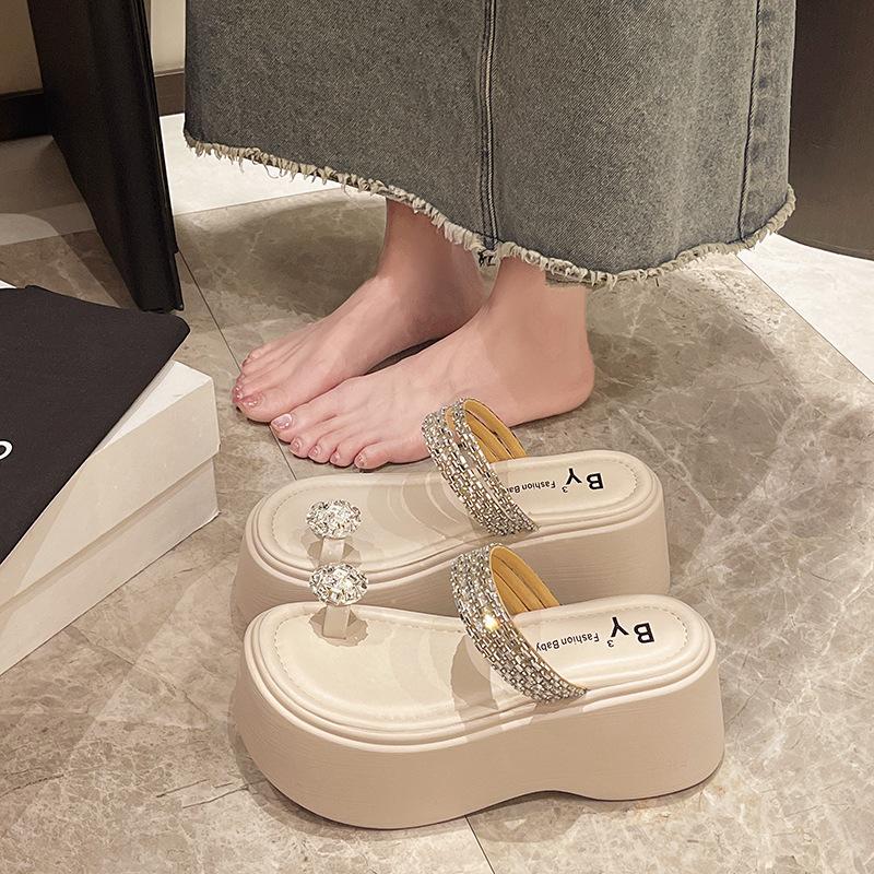 Premium-Feeling mit Rock-Strandpantoffeln Damen 2025 Sommer neu höhenerhöhend Oberbekleidung schwarz Meer dicksohlige coole Pantoffeln