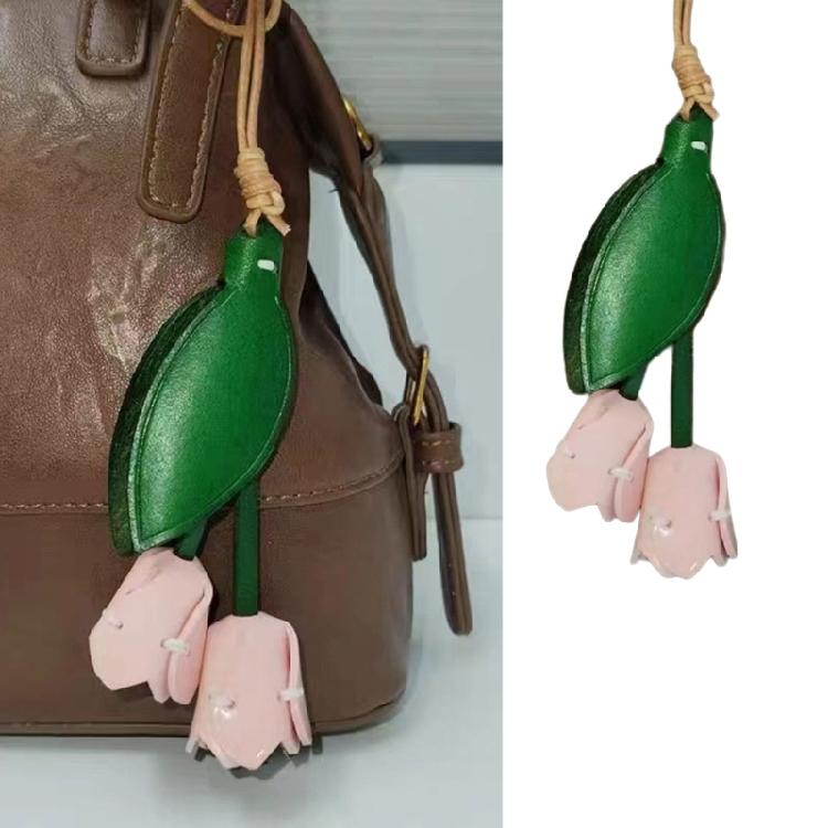 Sophisticated Leather Flower Keychain Sturdy Leather Floral Keyring Pendant Accessory For Unique Style Enthusiasts