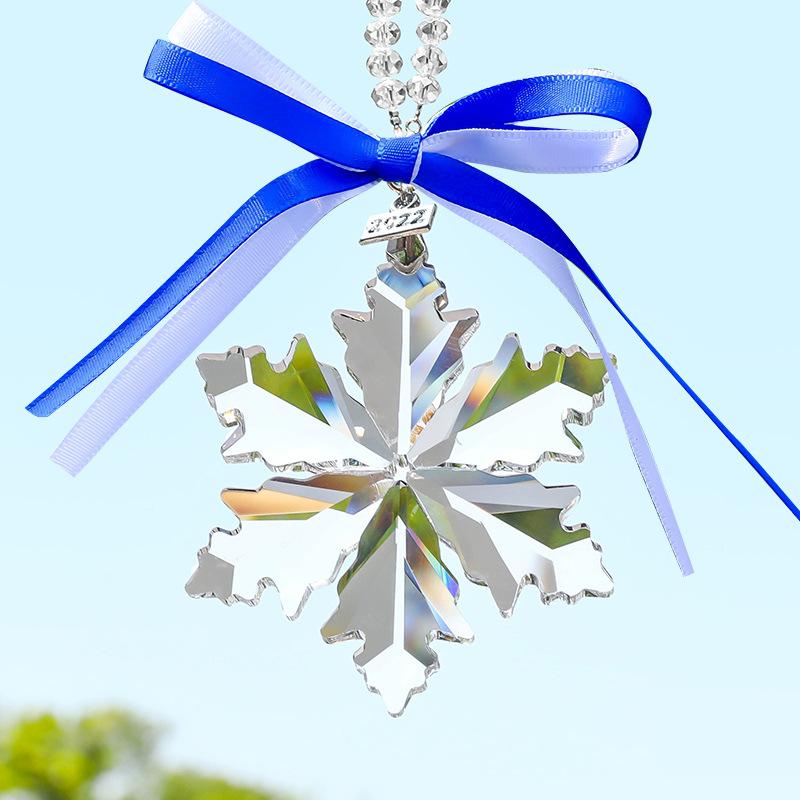Snowflake Suncatcher Car Pendant Hanging Crystal Wind Chimes Handicraft Rainbow Prism Garden Car Christmas Tree Home Decor Gift
