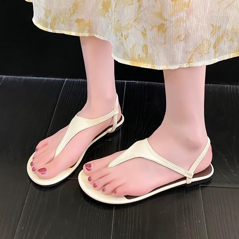 2025 summer new round toe with flat bottom fashion belt buckle holiday Rome beach women's sandals