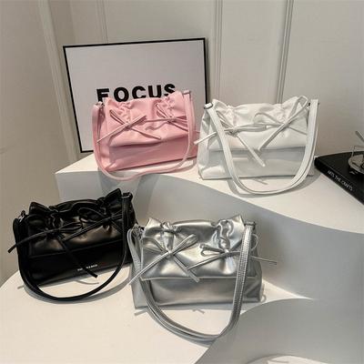 Ny Damväska Stor Kapacitet Crossbody-väska Trendig Casual Mjuk Yta Liten Fyrkantig Väska Vacker Pendlar Damaxelväska