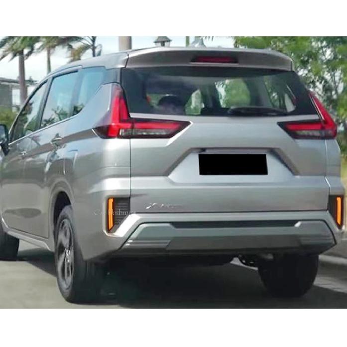 2PCS LED Rear Bumper Reflector Tail Brake Light For Mitsubishi Xpander 2022 2023 Xpander cross 2019-2021 Fog Lamps Turn Signal l