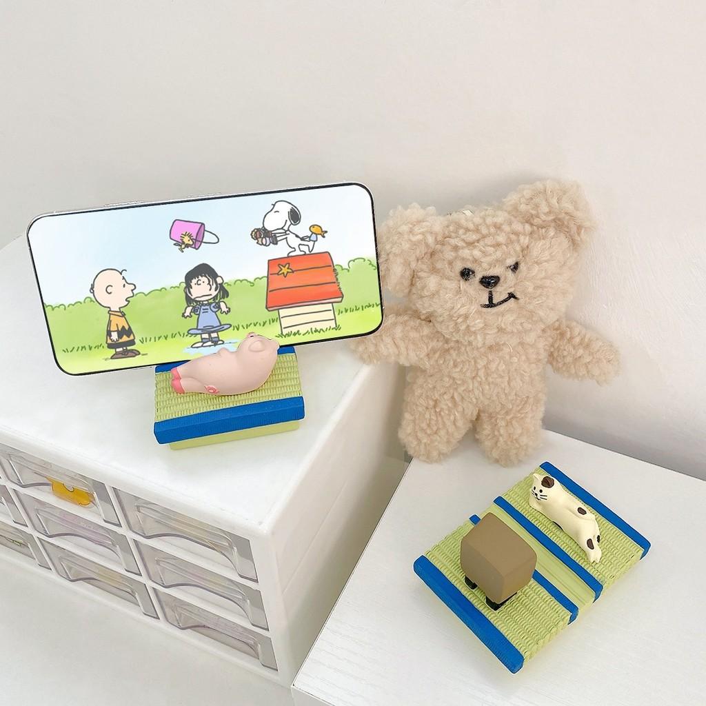 Tamamitsu Cat Resin Phone Stand With Artistic Design For Gift And Decor