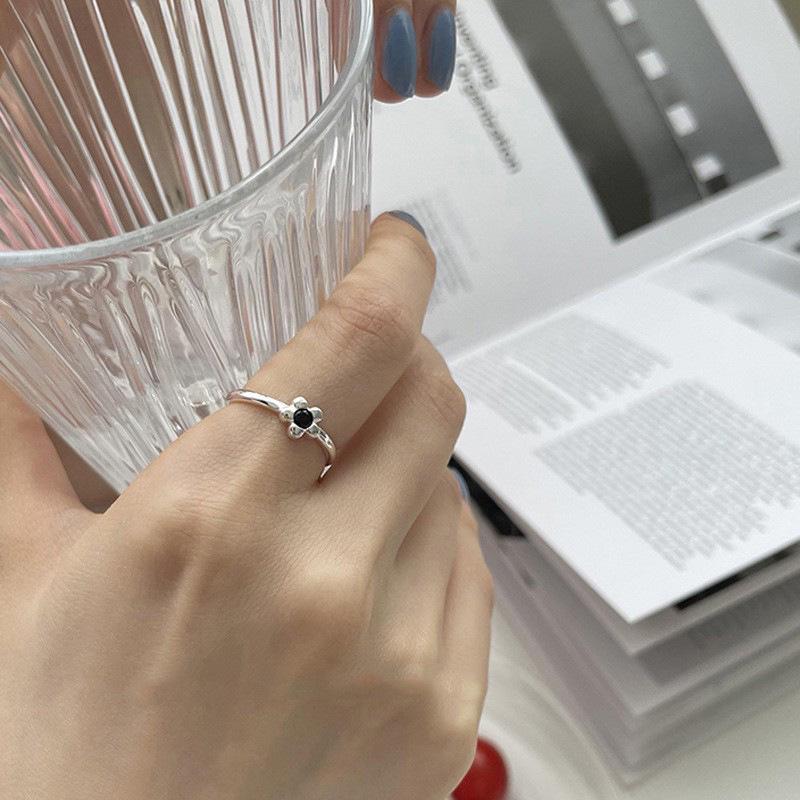 Bague Ouverte en Or Exquis: Style Japonais & Coréen, Alliance Fine Incrustée de Diamants, Empilable & Élégant Bijou de Doigt