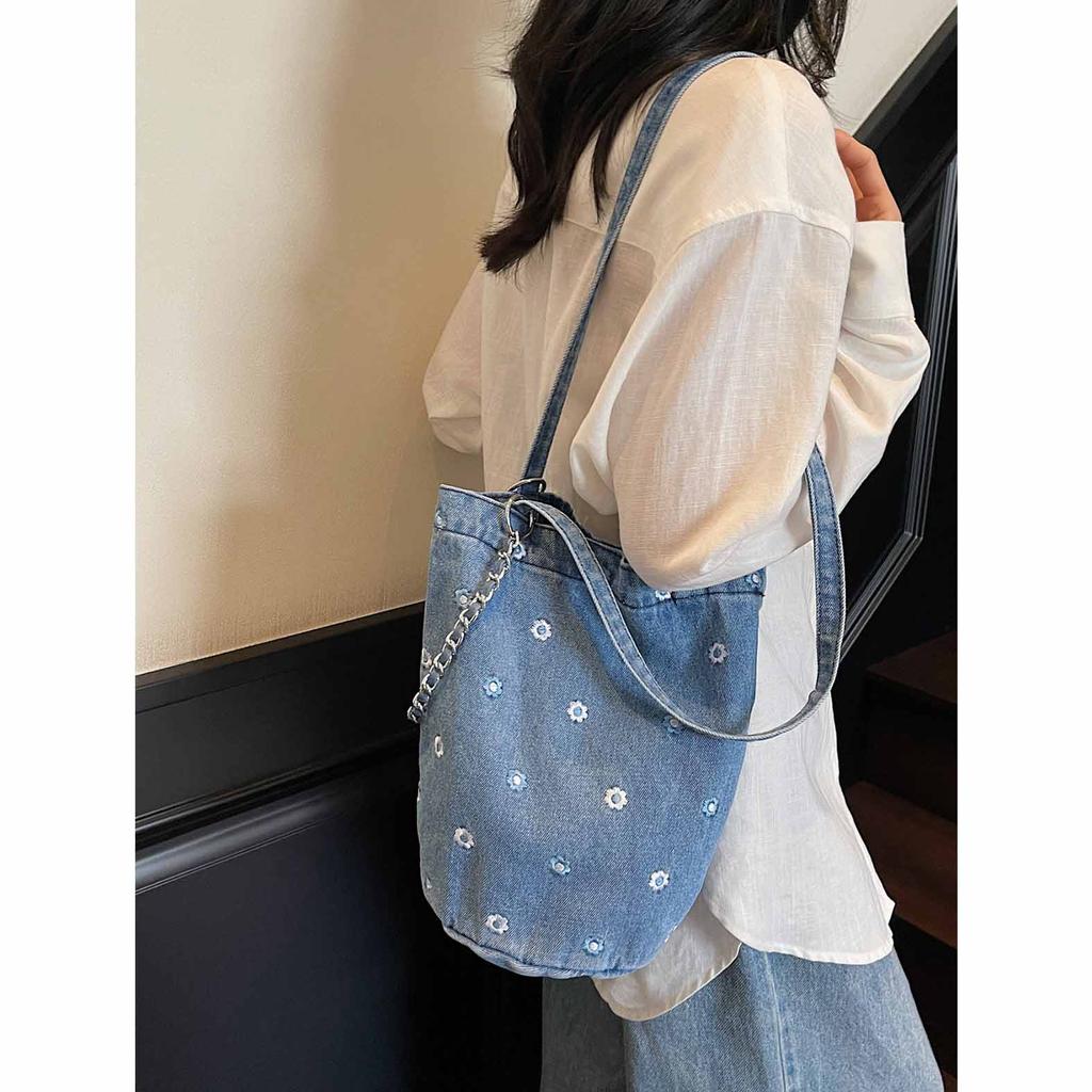 Japanese denim shoulder bag, women's 2026 new large capacity student bucket bag, shopping bag, commuting tote bag