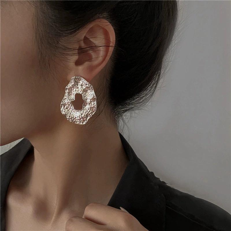 Exaggeration Irregular Wrinkle Metal Earrings for Women Hollow Hammered Texture Geometric Stud Earring Y2K Jewelry Gifts
