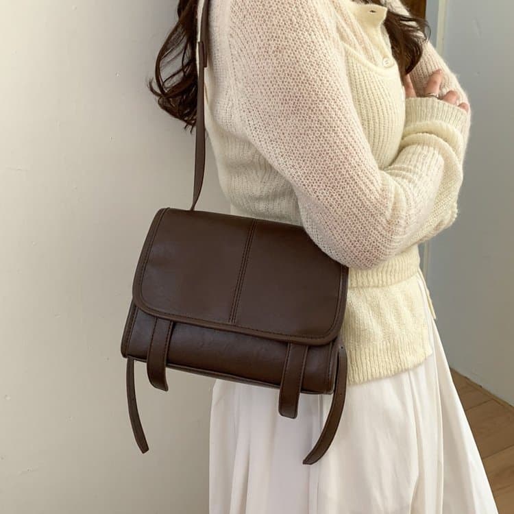 Retro messenger bag women's shoulder messenger bag