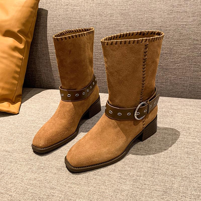 Herbst und Winter 2025 neue Retro-Stiefel mit dickem Absatz und spitzer Zehenpartie im Westernstil, Damen-Cowboystiefel aus elastischem Samt mit Gürtelschnalle, Ritterstiefel aus Wildleder