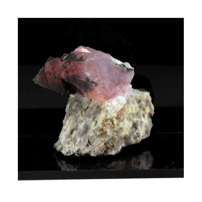 Pierres et Minéraux. Fluorite. 462.0 ct. Massif du Mont-Blanc (Les Droites), France.