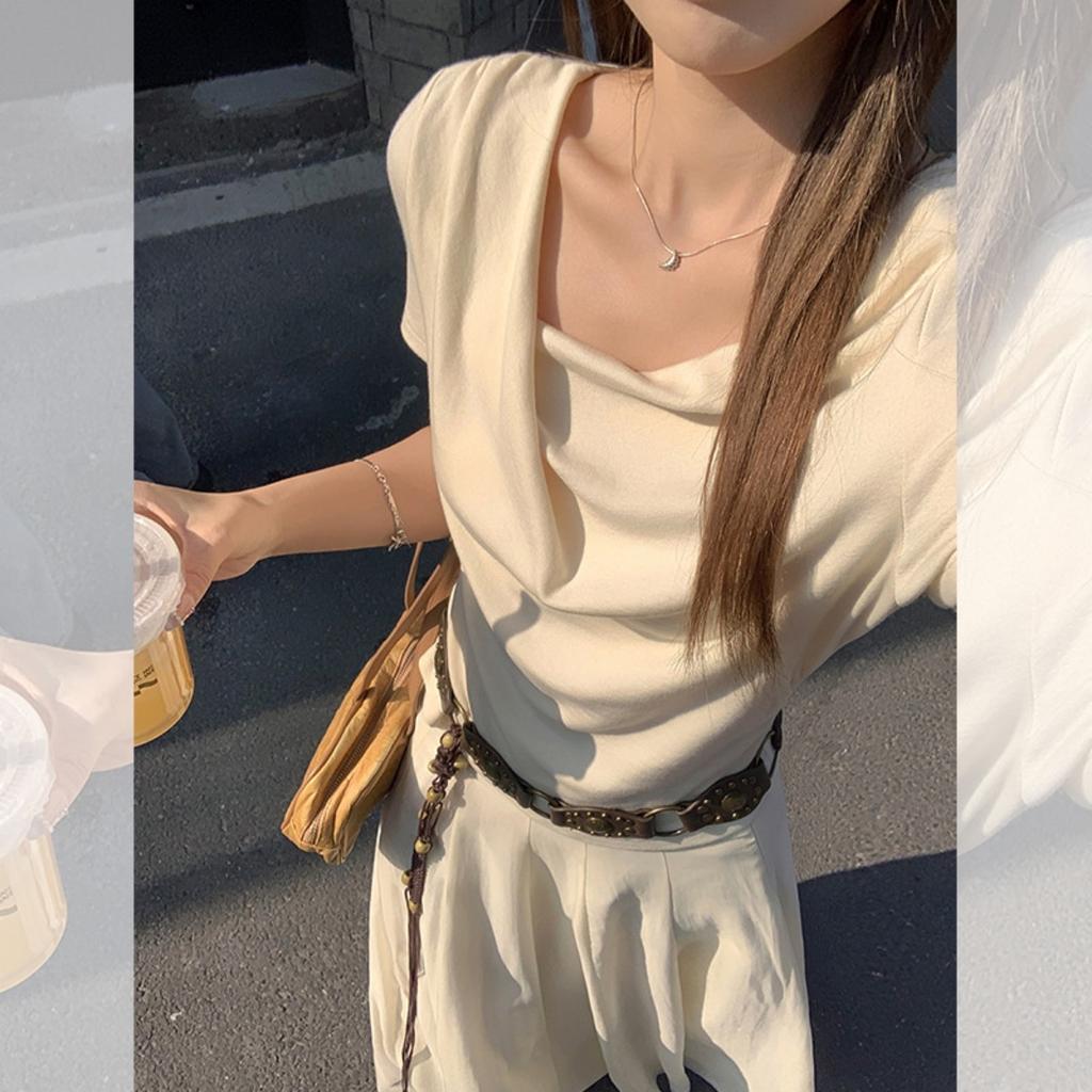 Jemné plisované asymetrické tričko s jedním ramenem a krátkým rukávem pro ženy, letní nový styl, top s výklenkovým designem