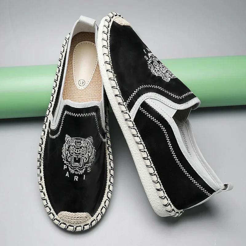 New Men Casual Loafers Embroidered Tiger Shoes Classic Black Flat Men Shoes Letter Printing Slip On Footwear Male Plimsolls
