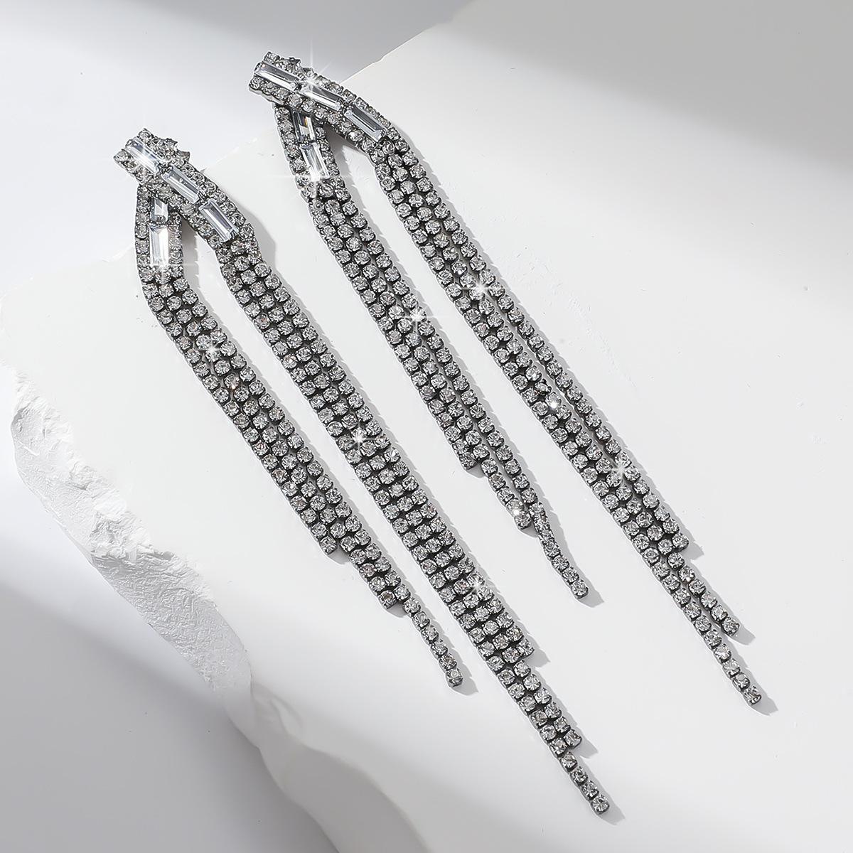

Super Flash Claw Chain Temperament Geometric Diamond-Encrusted Rhinestone Long Fringed Earrings Women S Exaggerated Banquet Earrings Studs