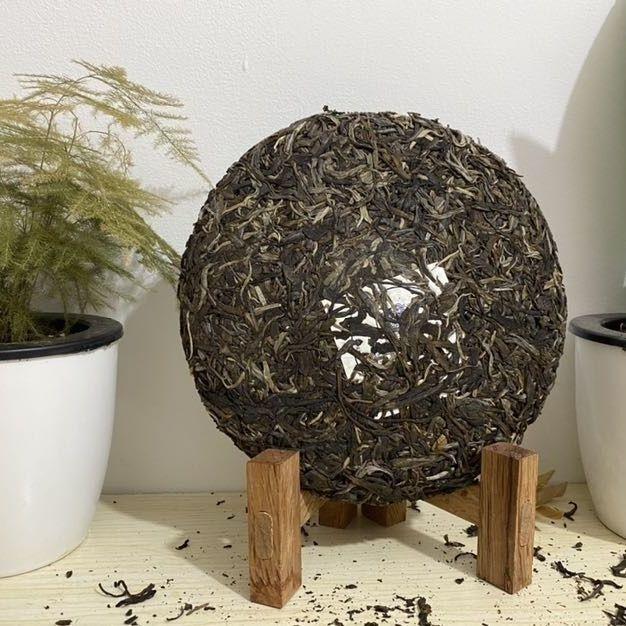 Yunnan 2014 Banzhang Ancient Tree Tea Yunnan New Pu'er Raw Tea 357g Pu'er Tea