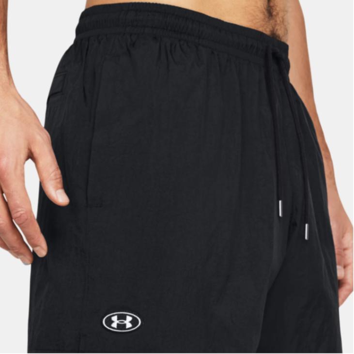 Under Armour Solide Logo Gerade Bein Gewebte Freizeitshorts Herrenshorts Schwarz 1383351-001