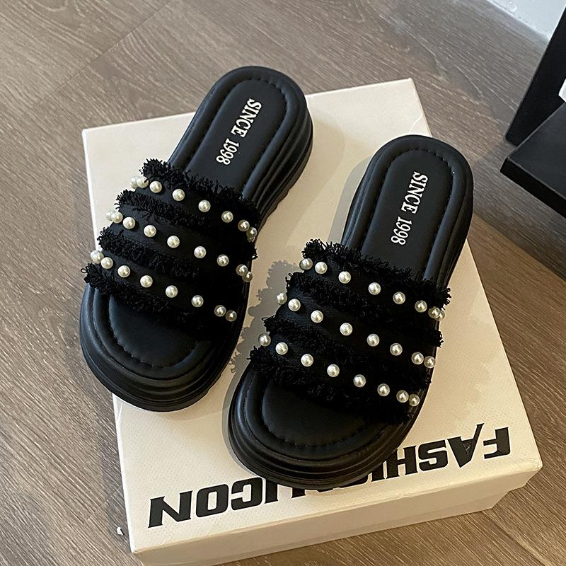 Xiaoxiangfeng women's shoes pearl slippers women's summer wear 2025 new flat casual Internet celebrity one-word thick-soled sandals