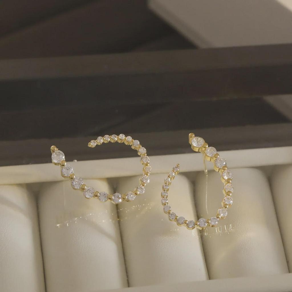 Elegant Gradient Zircon Geometric Oval Earrings