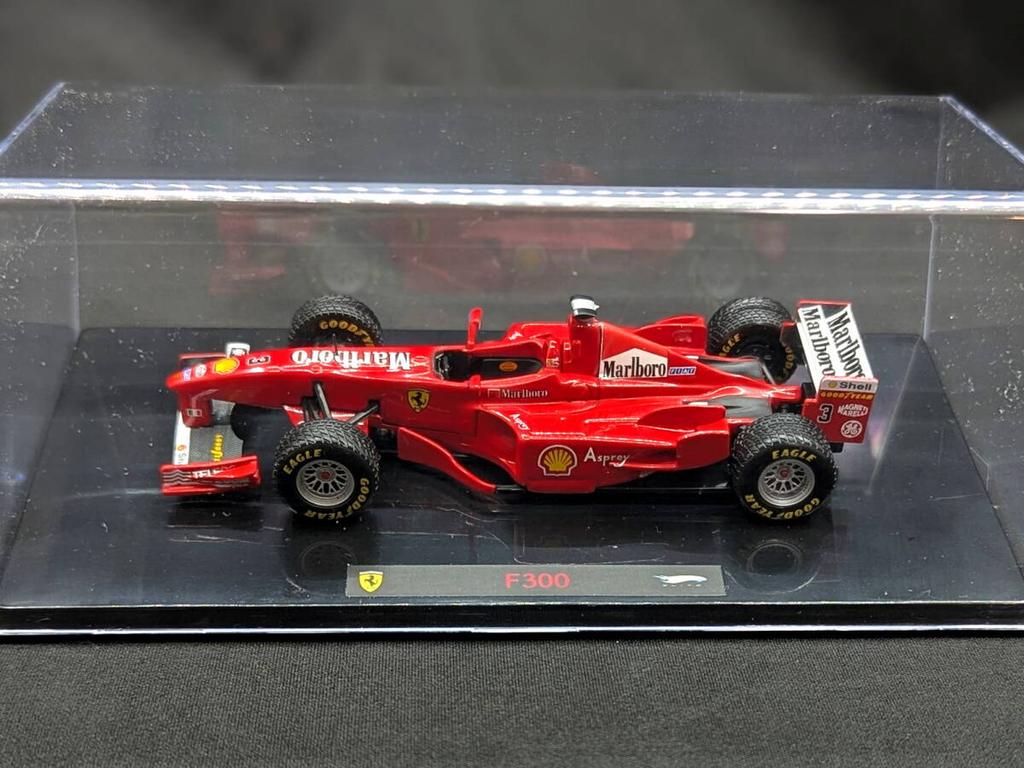 Hot Wheels Mattel Elite Ferrari F300 Schumacher Marlboro Edition 1/43 M.