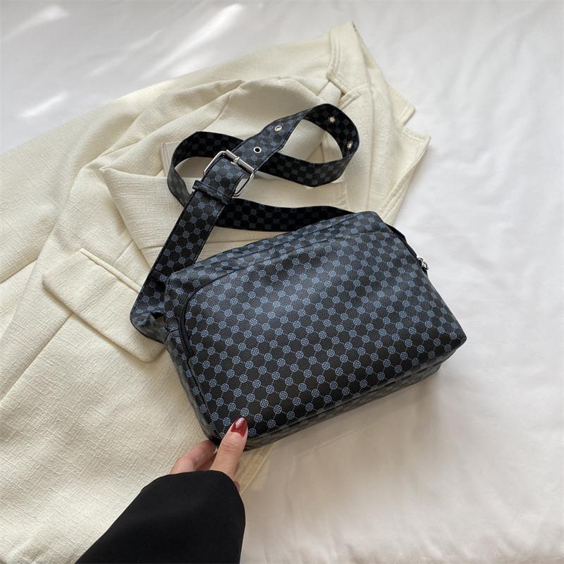 

Stylish Minimalist Crossbody Bag Perfect For Trendy Commuting In Black Pink Beige And Brown Black