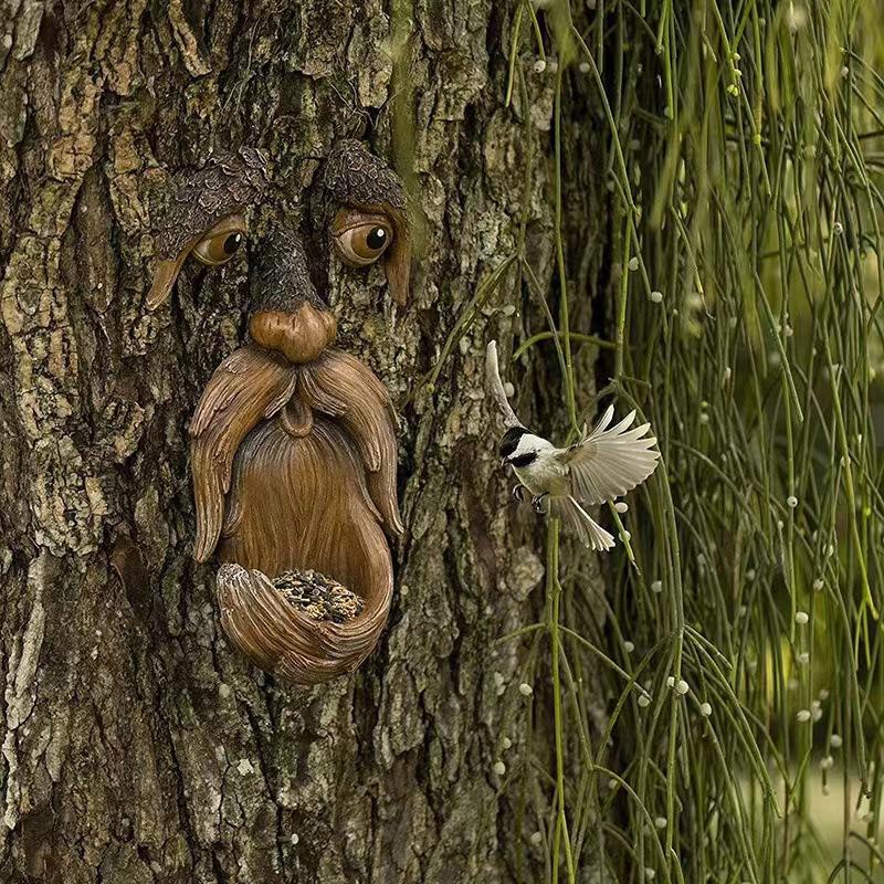 Tree Monster Bird Feeder: Creative Outdoor Garden Bark Pendant Decoration