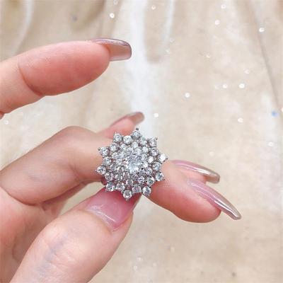 High-End Women's Snowflake Ring: Elegant and Versatile Holiday Gift