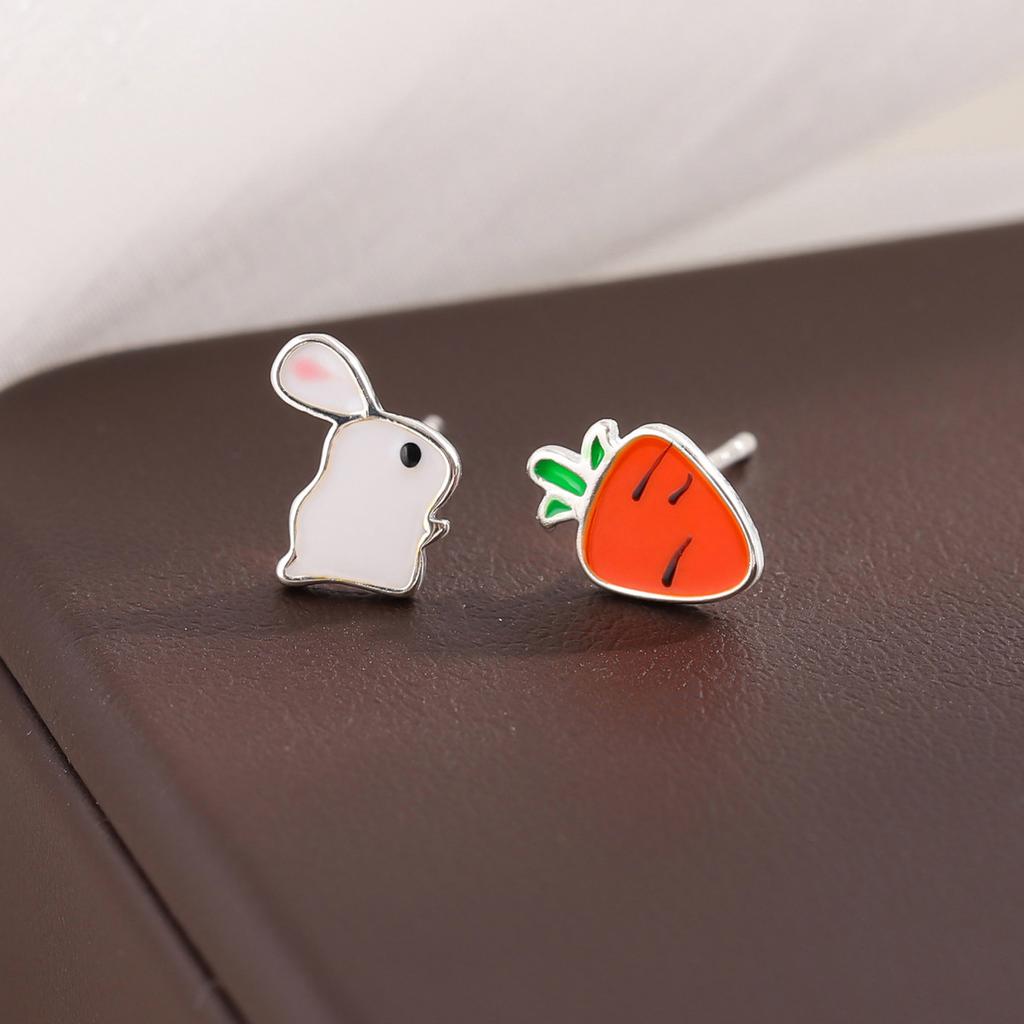 Fashiona Cute Rabbit Carrot 925 Silver Jewelry Personality Asymmetrical Sweet Earrings for Women E032