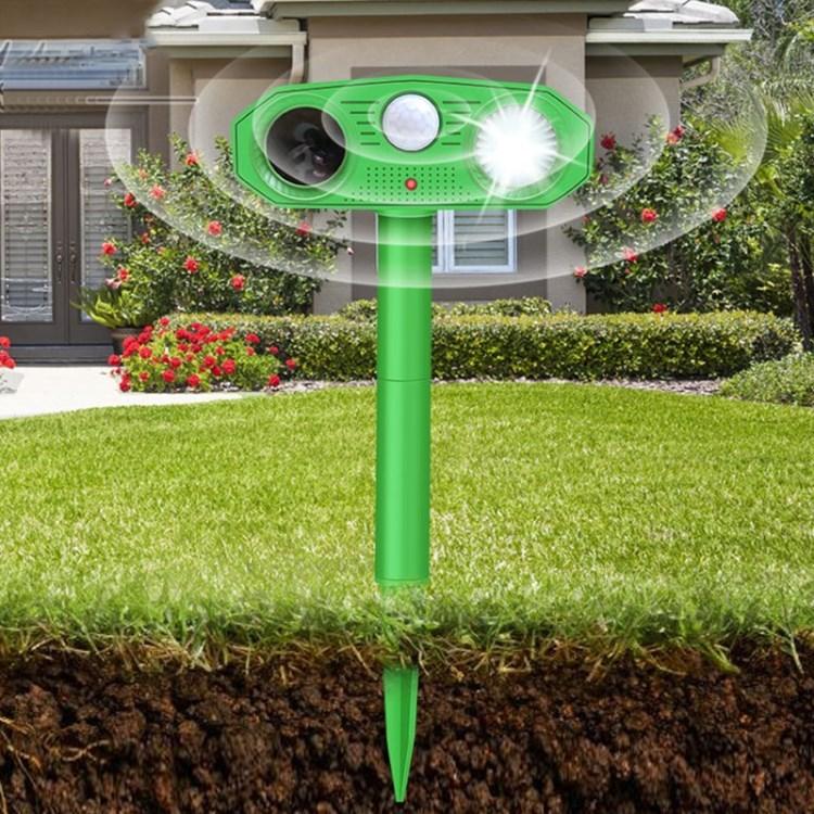 

Ultrasonic Repeller Solar Powered Waterproof Animal Repellent for Squirrel Cat Dog Bird Type A