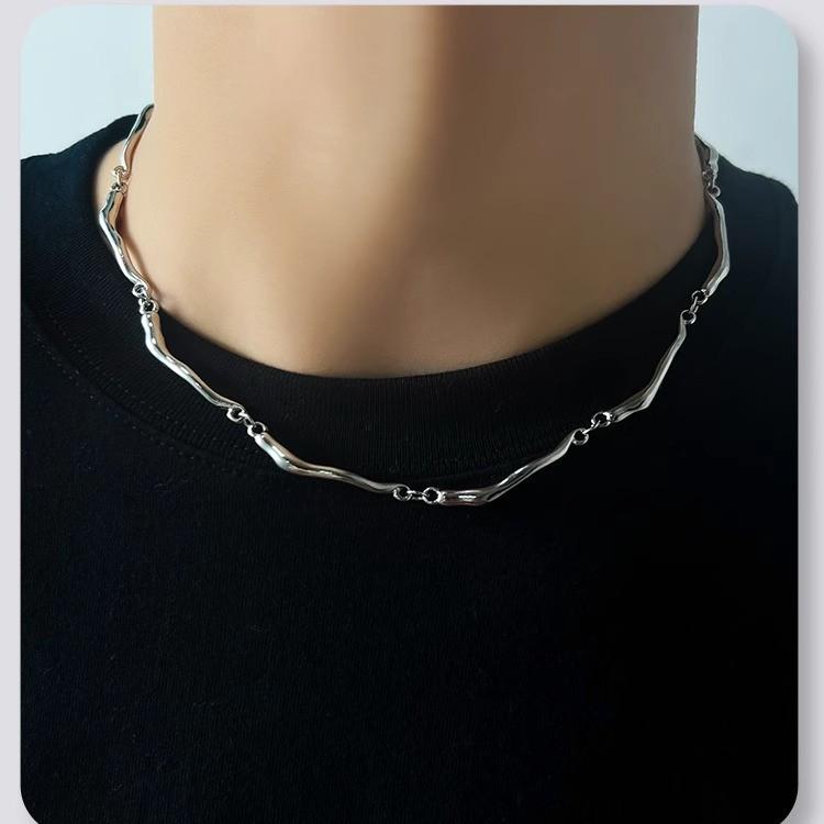 Trendy Unisex Twisted Clavicle Chain: High-End, Hip-Hop Inspired Minimalist Necklace