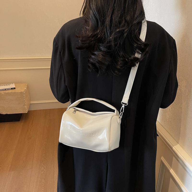 Exploding Fire Niche Fashion Big Bag 2025 New Tote Bag Large Capacity Commuter Shoulder Underarm Shoulder Bag Premium Sense