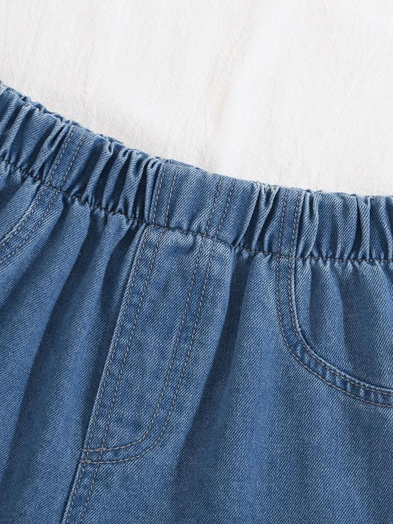Cute and Sweet Two-piece Set for Little Girls: a Denim Vest Top Featuring a 3D Bow and Ruffled Hem, Paired with Stylish Denim Ruffled Shorts.