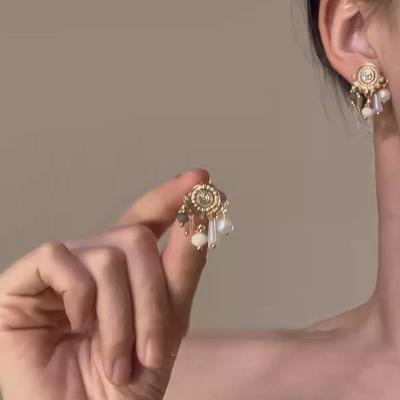 Retro střapcové náušnice s plnými diamanty a perlami, ženskost, móda, náušnice těžkého průmyslu, lehký luxus, špičkové náušnice