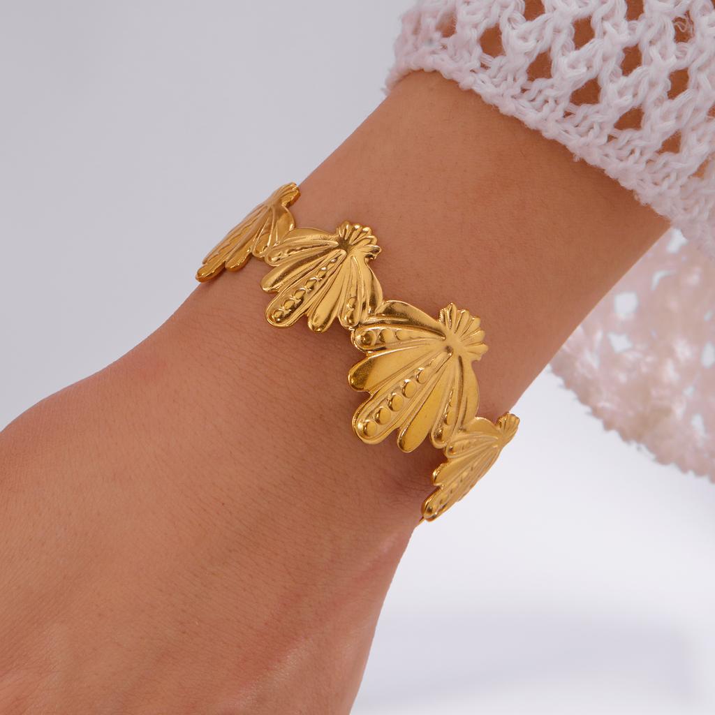 Vintage Stainless Steel Wide Cuff Bangle for Women Gold Color Starfish Flower Heart Open Chunky Exaggerated Bracelet Jewelry