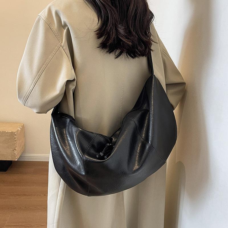 Large capacity bag women's autumn and winter new retro shoulder messenger bag niche texture women's dumpling bag