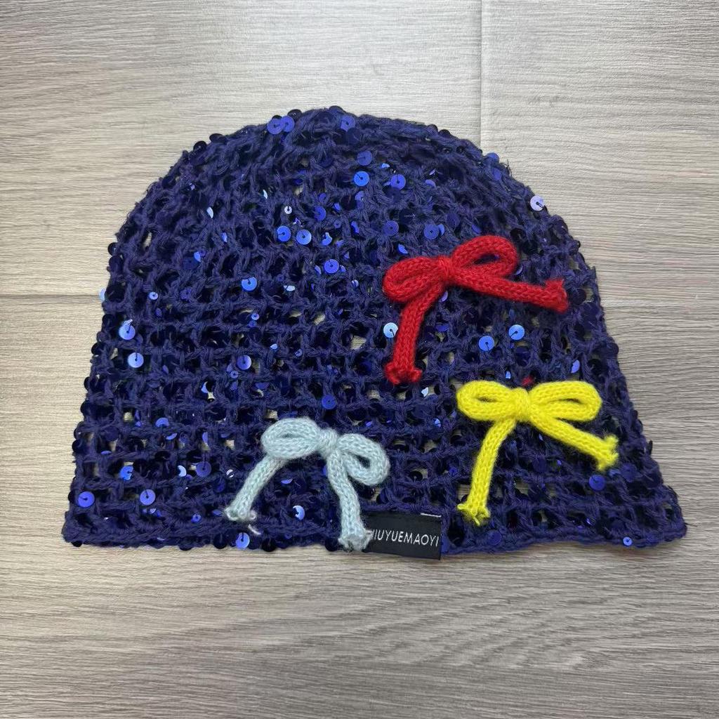 Cappello Berretto in Lavorazione a Maglia con Paillettes e Fiocco Coreano per Donna: Copricapo alla moda in rete di lana
