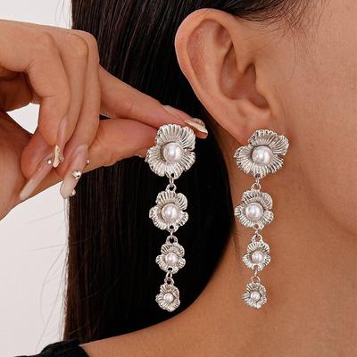 Übertriebene lange Quasten-Hängeohrringe Französische Perlen-Blumen-Tropfen-Hängeohrringe Partyschmuck für Frauen Einzigartige Ohr-Accessoires