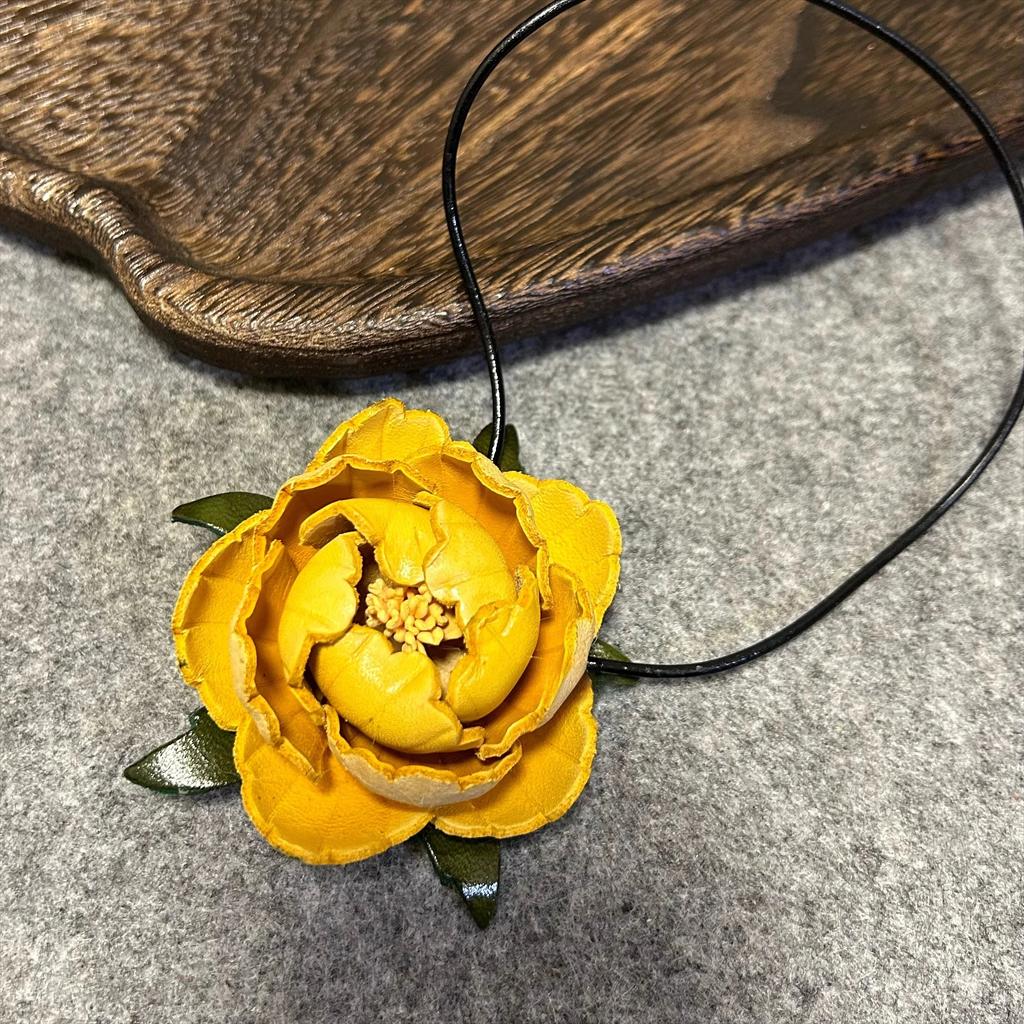 Portachiavi Fiore in Pelle di Mucca Ornamento da Appendere per Auto Decorazioni Floreali di Peonia Tridimensionali Pendente per Borsa Fatto a Mano Stile Nazionale