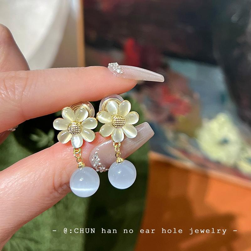 

Opal flower ear clips, no holes, high-end niche stud earrings, transparent and exquisite ins trendy ear clips, earrings, long styles.