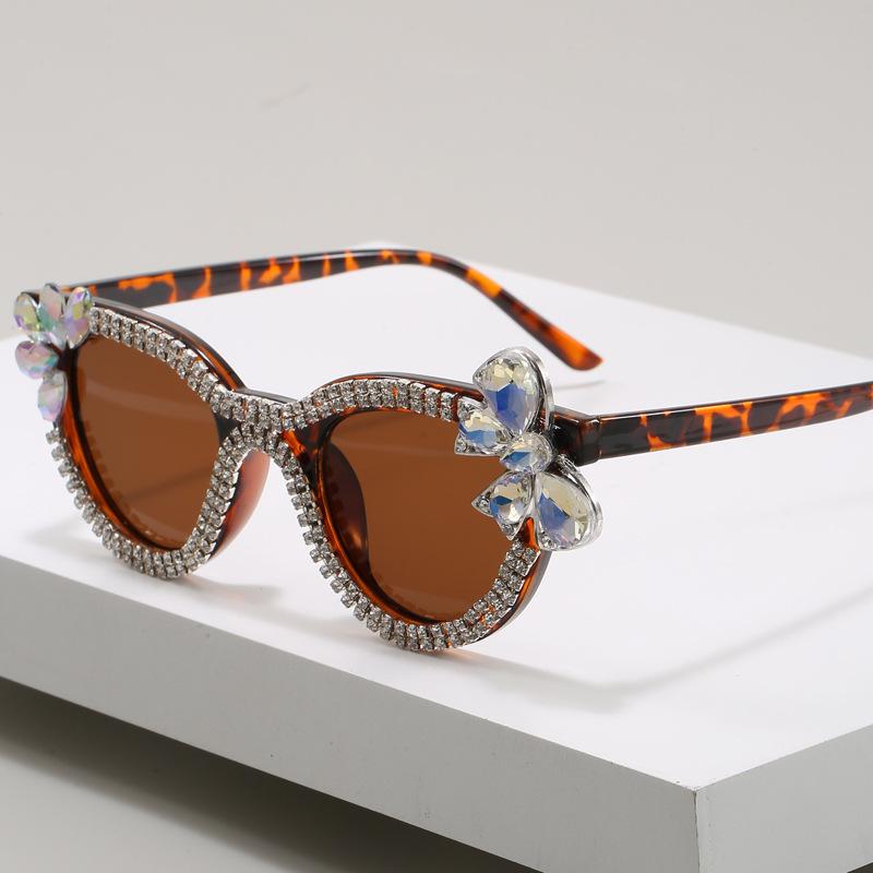 New, European and American personalized cat eye sunglasses, handmade large butterfly diamond-encrusted glasses exaggerated sunglasses B