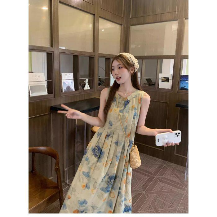 

Korean Commuter Wear Set: Vintage Jacket & Floral Ink Dress M