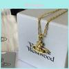 Elegante Set di Gioielli Vivienne Westwood Serie Suzie Collana e Bracciale Placcati Argento Design a Forma di U e Geometrico Catena a Maglie Fitte